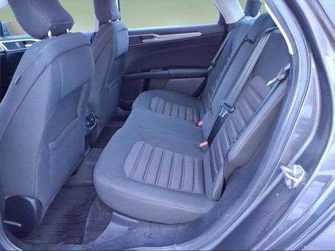 Used 2017 Ford Fusion SE w/ Fusion SE Technology Package image 11