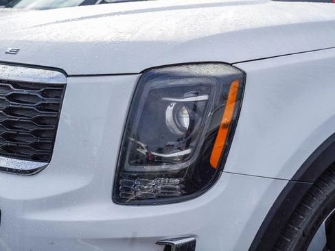 Certified 2022 Kia Telluride S image 5