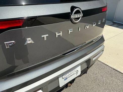 Used 2025 Nissan Pathfinder Platinum FWD image 5