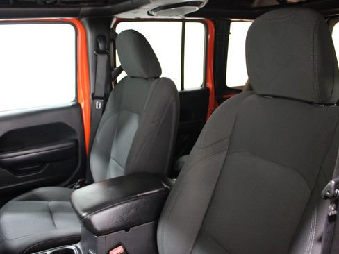 Used 2018 Jeep Wrangler Unlimited Sport AWD/4WD image 16