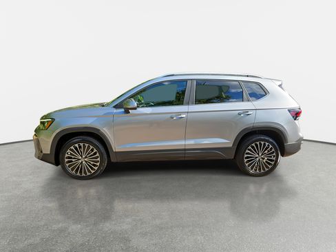 New 2025 Volkswagen Taos SE image 6