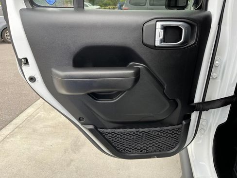 Used 2023 Jeep Gladiator Sport AWD/4WD image 14
