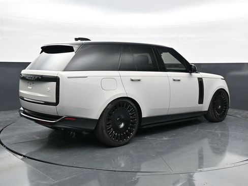 Used 2025 Land Rover Range Rover SV AWD/4WD image 2