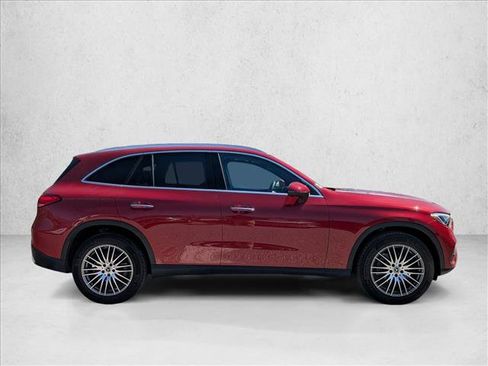 Used 2025 Mercedes-Benz GLC 300 4MATIC image 4
