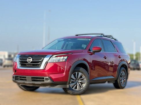 Used 2022 Nissan Pathfinder SV FWD image 2