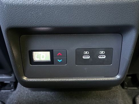 Used 2025 Nissan Rogue SL w/ Tech Package FWD image 10