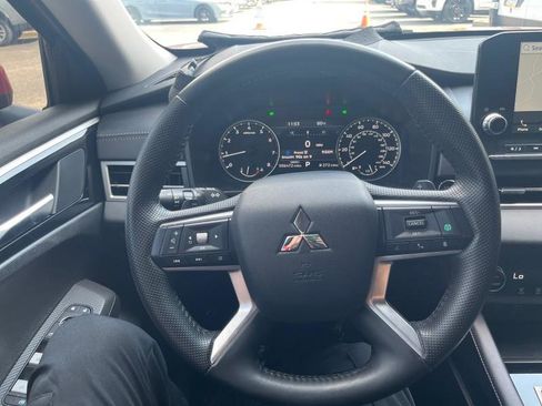 Used 2024 Mitsubishi Outlander SE image 19