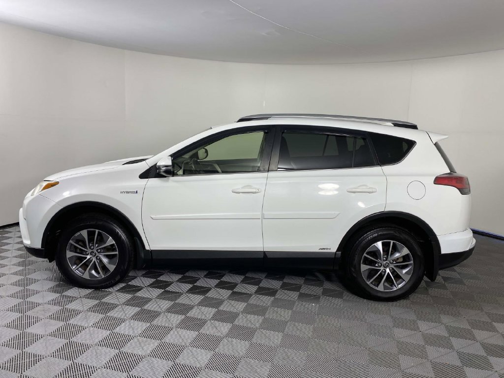 Used 2016 Toyota RAV4 XLE AWD/4WD image 5