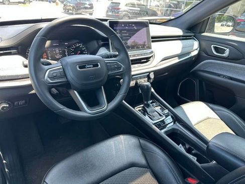 Used 2024 Jeep Compass Latitude AWD/4WD image 7