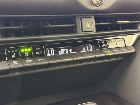 Certified 2025 Toyota Crown AWD/4WD image 25