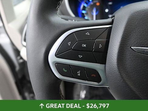 Used 2024 Chrysler Pacifica Select FWD image 37