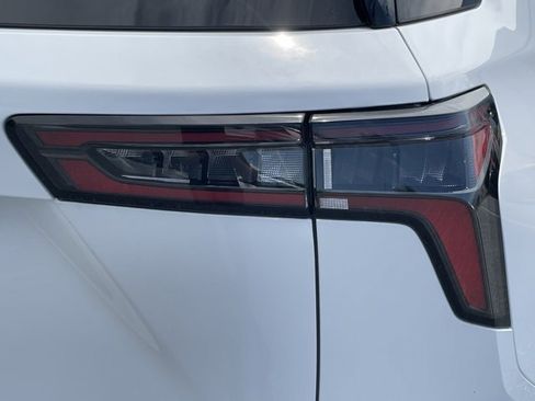 New 2026 Chevrolet Equinox LT w/ Convenience Package II image 13