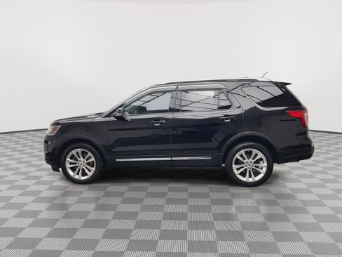 Used 2019 Ford Explorer XLT w/ Equipment Group 202A AWD/4WD image 40