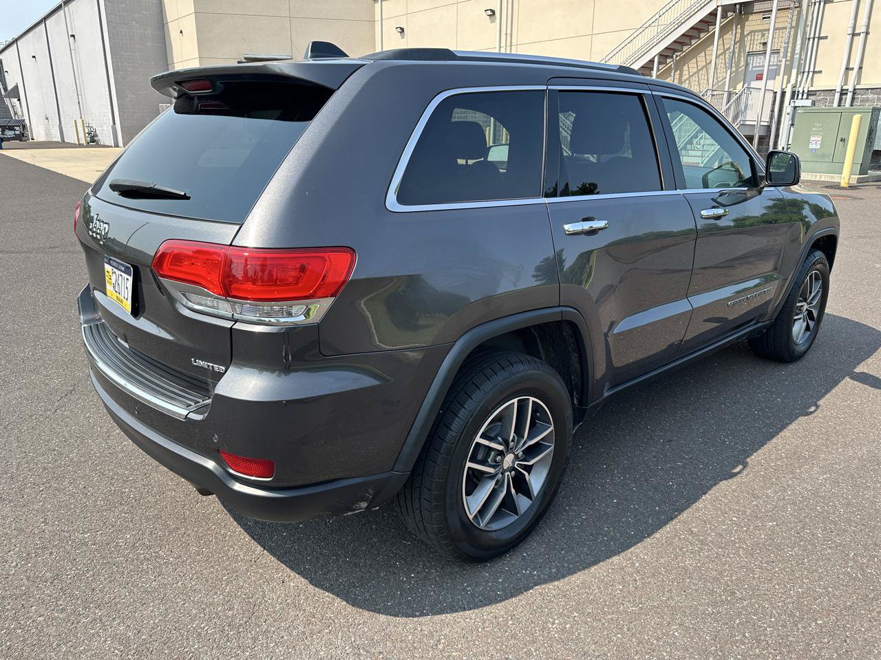 Used 2017 Jeep Grand Cherokee Limited AWD/4WD image 5