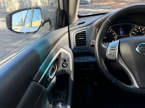 Used 2018 Nissan Altima 2.5 SL FWD image 19