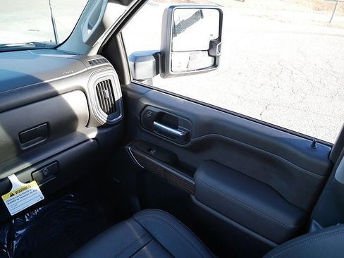 Used 2023 GMC Sierra 3500 Denali w/ Denali Ultimate Package image 25