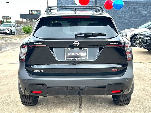 New 2026 Nissan Kicks SR w/ Cold Weather Package FWD image 7