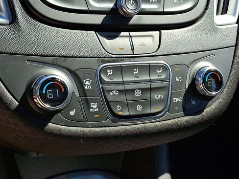 Used 2023 Chevrolet Malibu LT FWD image 23