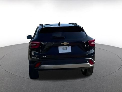 Used 2025 Chevrolet Trax LT image 16