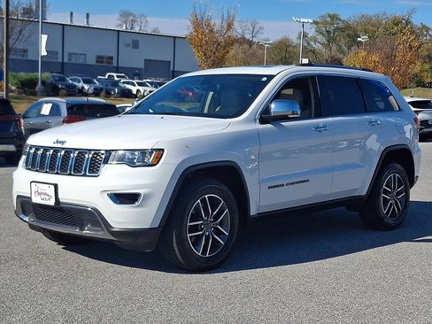 Used 2019 Jeep Grand Cherokee Limited w/ Trailer Tow Group IV image 3