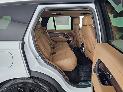 New 2025 Land Rover Range Rover SE image 12