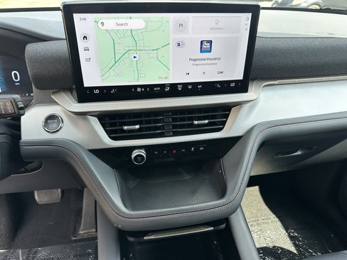 Used 2025 Ford Explorer Active image 25