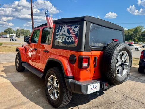 Used 2018 Jeep Wrangler Unlimited Sahara AWD/4WD image 7