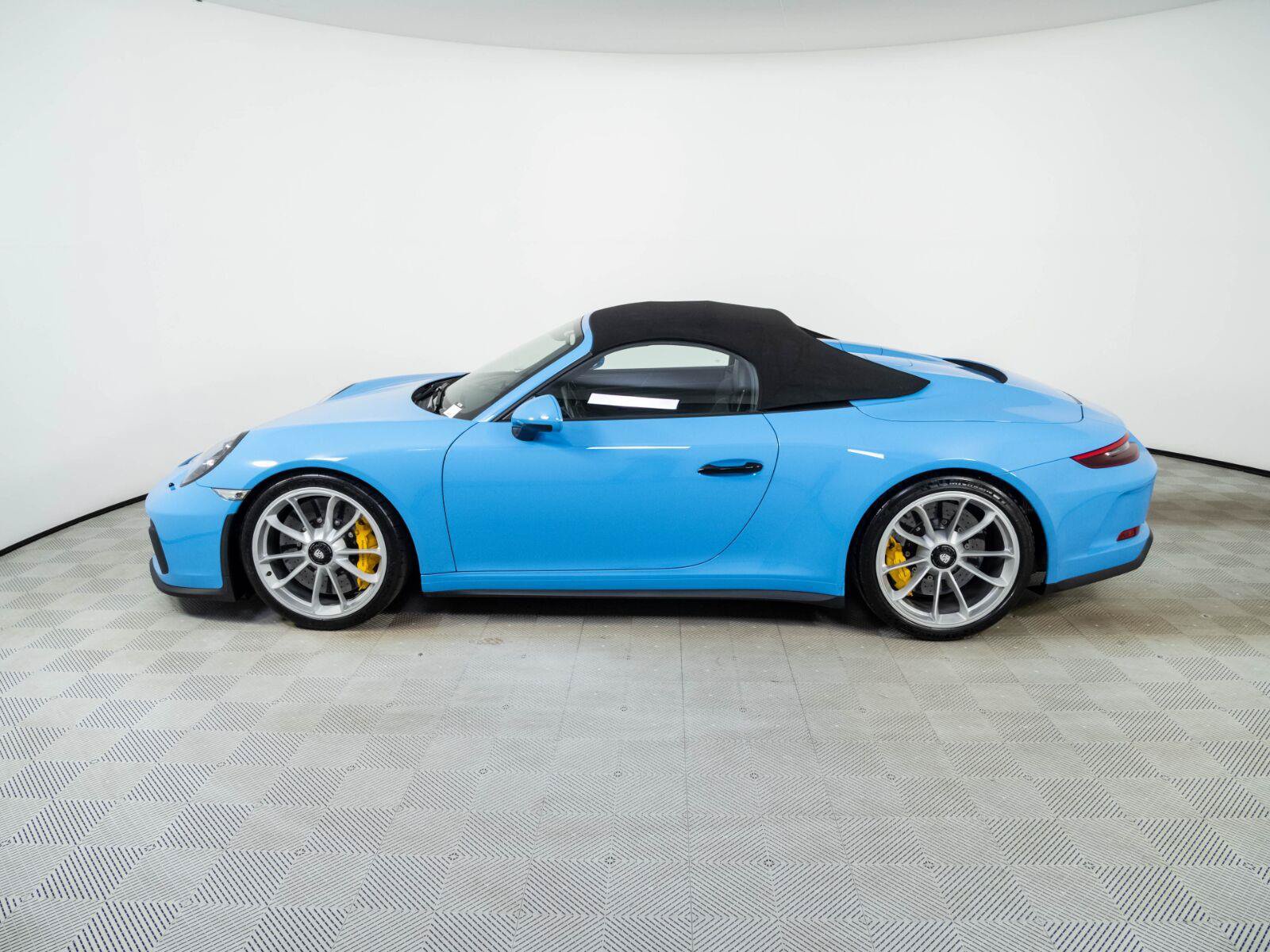 Used 2019 Porsche 911 Speedster RWD image 29