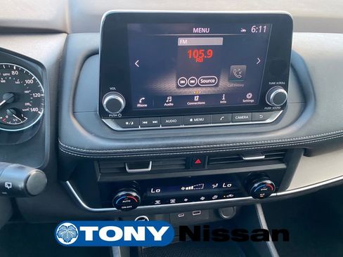 Used 2023 Nissan Rogue SV FWD image 16