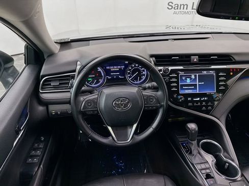 Used 2020 Toyota Camry XLE image 21