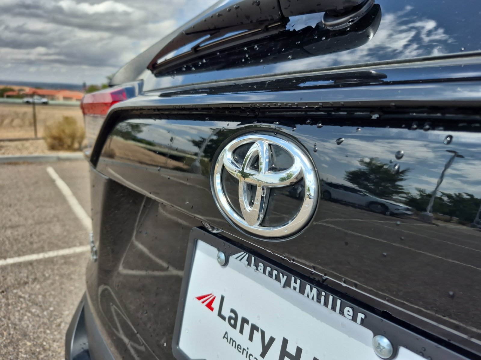 Used 2025 Toyota RAV4 LE AWD/4WD image 23