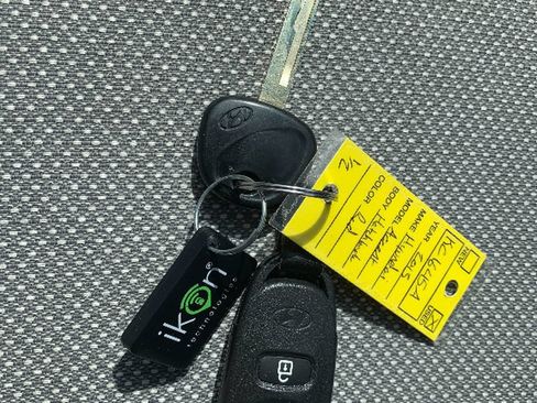 Used 2013 Hyundai Accent GS FWD image 33