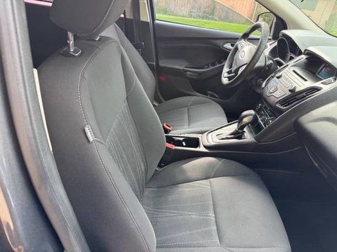 Used 2017 Ford Focus SE FWD image 23