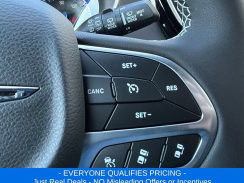 New 2026 Chrysler Pacifica Select image 14