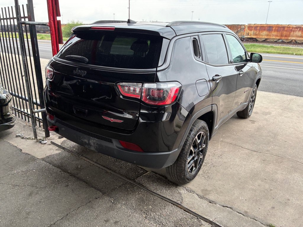 Used 2020 Jeep Compass Trailhawk AWD/4WD image 14