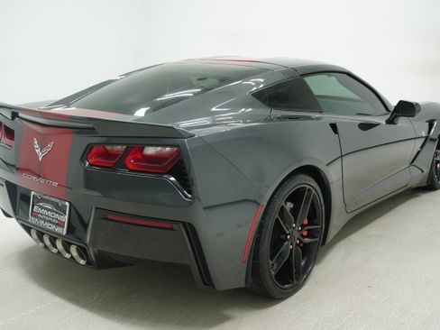 Used 2017 Chevrolet Corvette Stingray Coupe RWD image 4
