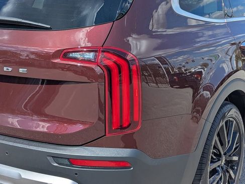 Certified 2022 Kia Telluride SX w/ Towing Package image 7