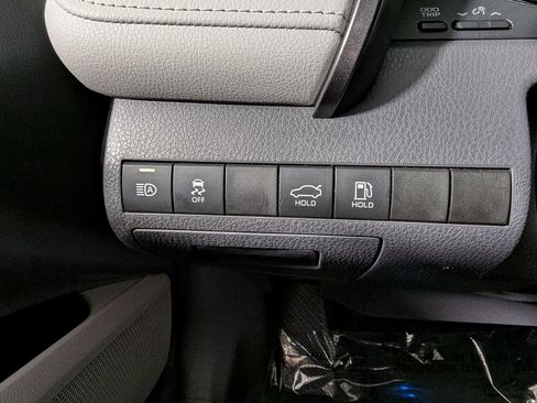 Used 2019 Toyota Camry XLE w/ Navigation Package image 37