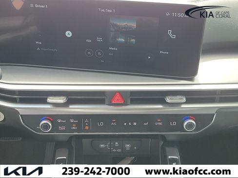 Certified 2025 Kia Sorento S w/ Panoramic Sunroof Package FWD image 19
