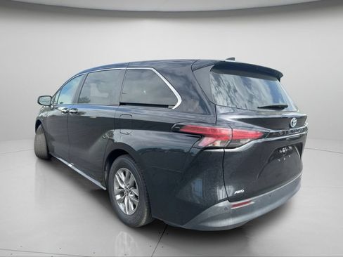 Used 2022 Toyota Sienna XLE AWD/4WD image 13