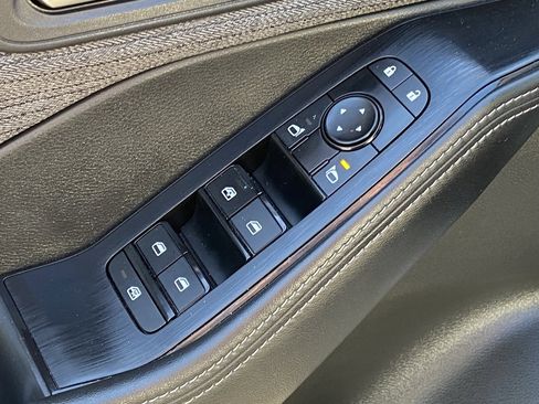 Used 2023 Nissan Rogue SV image 5