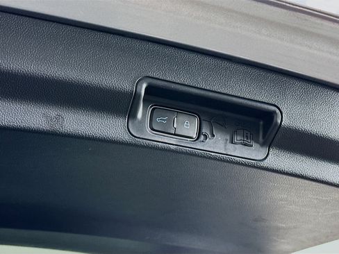 Used 2024 Ford Explorer Limited image 31