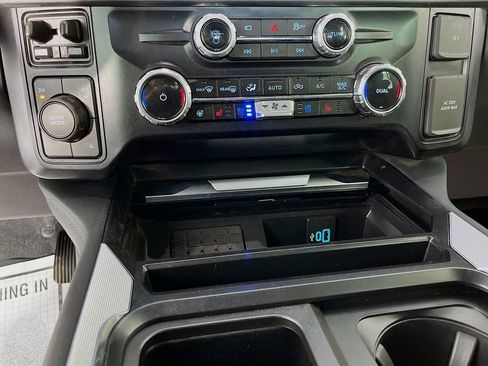 Used 2025 Ford F450 Platinum w/ FX4 Off-Road Package AWD/4WD image 22