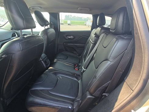 Used 2017 Jeep Cherokee Limited AWD/4WD image 12