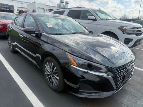 Used 2025 Nissan Altima 2.5 SV image 1