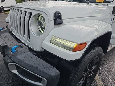 Used 2022 Jeep Wrangler Unlimited Sahara w/ Cold Weather Group AWD/4WD image 33