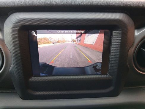 Used 2021 Jeep Gladiator Sport image 39