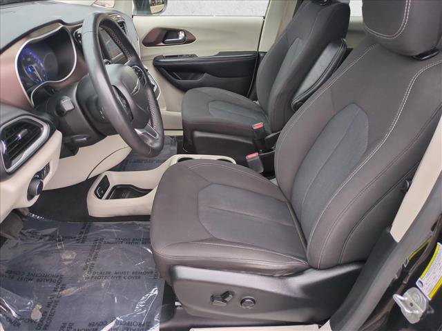 Used 2023 Chrysler Voyager LX FWD image 15