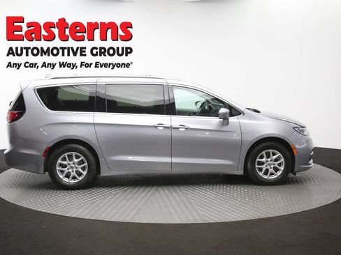 Used 2021 Chrysler Pacifica Touring-L FWD image 47