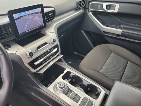 Used 2023 Ford Explorer XLT image 31